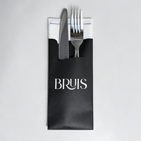 Pochette en papier kraft personnalisée avec logo pour couverts de restaurant (couteau, fourchette, cuillère) et serviette
