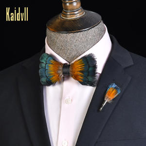 Accessori da <span class=keywords><strong>Uomo</strong></span> <span class=keywords><strong>di</strong></span> Lusso, Set <span class=keywords><strong>con</strong></span> Papillon e Spilla Fatti a Mano in Piuma per <span class=keywords><strong>Uomo</strong></span> - Product Image 3