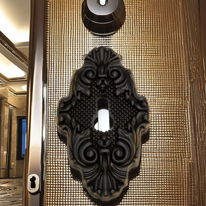 Cubiertas de Aleación de Zinc y Latón Sólido Grabadas para Puertas Exteriores de Villas, Apartamentos de Lujo, Centros Comerciales y Almacenes, Diseño Moderno y Minimalista <span class=keywords><strong>2026</strong></span> - Product Image 1