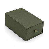 Boîte cadeau rectangulaire vert foncé avec tiroir coulissant, plateau à glissière, ruban en papier texturé, logo personnalisé, finition brillante/mate