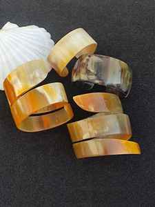 Bracelets artisanaux en corne de buffle, bijoux naturels pour femmes, accessoires uniques et originaux, intemporels et écologiques - Product Image 2