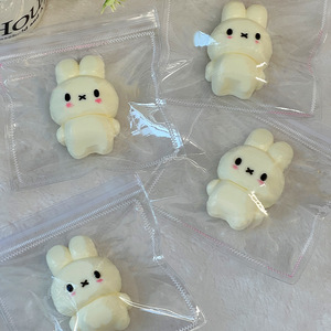 Jouet anti-stress en silicone en forme de lapin mignon, super doux, mini jouet à presser, jouet décoratif de bureau - Product Image 4
