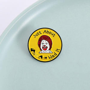 Broche ronde jaune amusante de clown, badge amusant, lettres personnalisées « Just About Had It » pour travailleurs exaspérés, épingle de revers en émail pour femme - Product Image 3