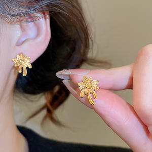 Ensemble de bijoux en cuivre en gros pour femmes, collier et boucles d'oreilles en forme de feux d'artifice dorés - Product Image 6