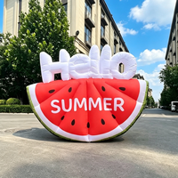Opblaasbare watermeloenplak op maat met tekst 'Hallo Zomer' voor buitendecoratie, reclame en presentatie