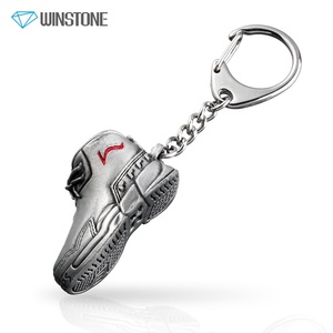Nouveaux <span class=keywords><strong>porte</strong></span>-clés en alliage de zinc personnalisés avec logo, design vintage 3D de chaussures de <span class=keywords><strong>basket</strong></span>, légers, en gros, cadeaux pour la Fête des Pères 2026 - Product Image 2