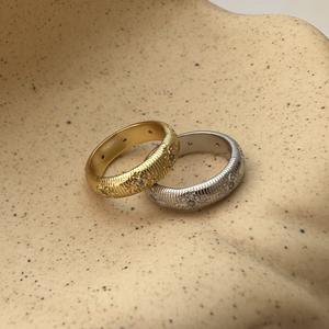 Bague en argent pur S925 de style italien Mid Ghulas, design rayé vintage avec motif géométrique, placage rhodium, accessoire de coiffure - Product Image 1