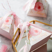 Boîte à dragées de mariage rose nacré en forme de pyramide, style dessin animé européen, pliable, avec fermeture à ruban, pour invités