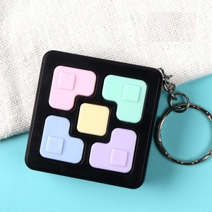 Mini porte-clés carré en PVC avec impression UV, jouet de décompression, fidget spinner, cube magique, console de jeu électronique de mémoire - Product Image 2