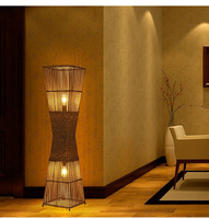 Style minimaliste, décoration intérieure en osier, fait à la main, bambou, rotin, tissé, lampe autoportante, lampadaire en bambou