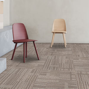 Losetas de Alfombra de PP 50x50 con Patrón de Rompecabezas, Ecológicas, Antideslizantes, Modulares para Oficina Comercial, con Respaldo de PVC, de Fábrica OEM - Product Image 1