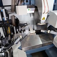 Centre d'usinage CNC à grande vitesse pour la découpe et le fraisage au laser de fenêtres et de portes