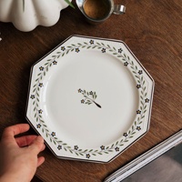 Assiette à dessert ronde en céramique, motif rétro en relief de plantes et petites fleurs, compatible micro-ondes, design vintage de luxe léger