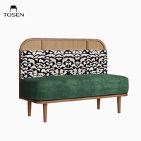 Ensemble de table et de chaises de restaurant de style sud-est asiatique, combinaison de banquettes de style rétro, restaurant occidental