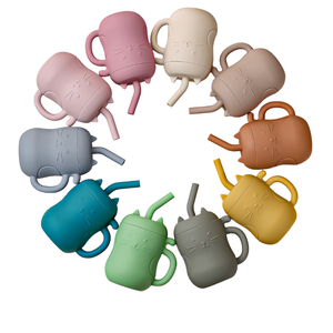 Assiette à ventouse en silicone de qualité alimentaire anti-déversement avec base robuste pour l'alimentation et le sevrage des bébés 24,5 cm x 21,2 cm x 3,1 cm Fabriquée au Vietnam - Product Image 1