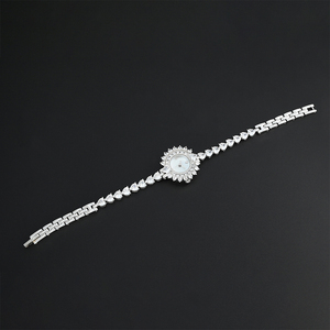 นาฬิกาข้อมือผู้หญิง Shiny Diamond ขนาด 25 มม. หน้าปัด MOP กันน้ำ 3ATM สายทองเหลือง ควอตซ์ - Product Image 3
