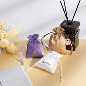 Mini sacs en satin de luxe avec cordon de serrage, vente en gros, pochettes de rangement pour bijoux, pochettes cadeaux en soie, logo personnalisé - Product Image 4