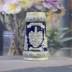 Chope à bière classique en porcelaine du Fujian - Relief de la porte de Viru et de la cathédrale d'Alexandre-Nevski - Product Image 1