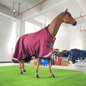 Couleur personnalisée Respirant Taille UK Cheval Pluie Tapis Durable Ripstop avec Polaire de Coton Remplissage Hiver Imperméable Cheval Équipement - Product Image 2