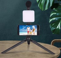 Kit de vlogging Offre Spéciale pour la création vidéo avec micro, mini trépied, lumière LED et clip de support de téléphone pour la création de vidéos