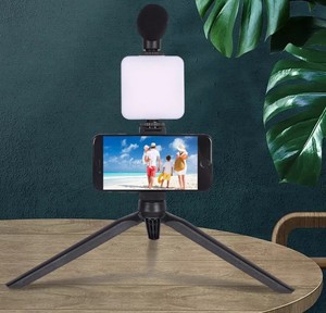 Kit de vlogging Offre Spéciale pour la création vidéo avec micro, mini trépied, lumière LED et clip de support de téléphone pour la création de vidéos - Product Image 3