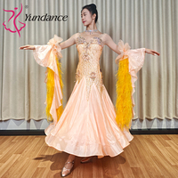 Robe de compétition de danse de salon pour femme B-26065 en satin et mousseline couleur champagne avec plumes d'autruche, tenue de scène moderne standard