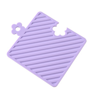 Tapete de Silicona Moderno y Minimalista para Secar, Aislante del Calor para Encimeras de Cocina, Antideslizante, Cuadrado, con Drenaje, Personalizable, Hearthouse - Product Image 1