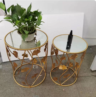 Table basse de luxe en fer finition dorée, ensemble de meubles durables et écologiques pour salon