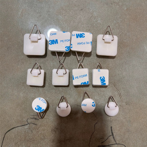 Crochets <span class=keywords><strong>de</strong></span> suspension <span class=keywords><strong>pour</strong></span> assiettes en plastique <span class=keywords><strong>de</strong></span> forme carrée et ronde - Product Image 4