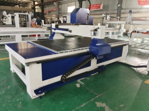 Machine de gravure sur bois 1325 avec moteur 3 kW, pompe RichAuto et conception écologique pour la décoration de portes et moustiquaires en bois 1. Worki - Product Image 3