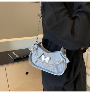 Túi nhỏ trang trí bướm ba chiều có tông màu nhẹ nhàng và quản lý để tạo ra một bầu không khí ngọt ngào - Product Image 4