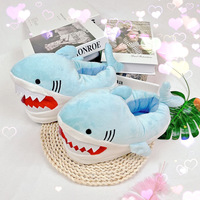Pantoufles en velours en forme de requin de dessin animé - Cadeaux de bienvenue au design créatif pour une utilisation promotionnelle