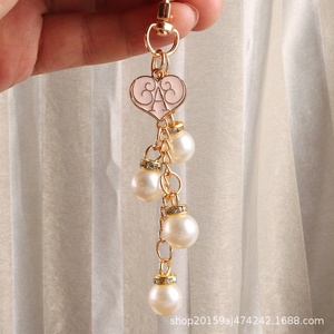 New Imitation Pearl Pink Peach Heart Carabiner Keychain Pendant Creative Diamond Perfume Metal Accessories Crystal Key Chains