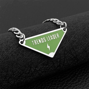 Collier Hip Hop de luxe en émail, chaîne cubaine en acier inoxydable, collier triangle - Product Image 3