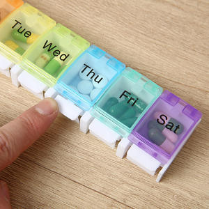 Uplus Boîte de rangement portable à 7 compartiments avec bouton pop-up, rangée unique, organisateur de pilules <span class=keywords><strong>hebdomadaire</strong></span> à pression pour piano, étui de voyage anti-poussière en PP - Product Image 3