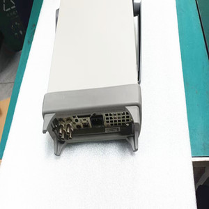 Compteur de fréquence/Chronomètre universel Keysight 53230A avec une résolution de 350 MHz, 12 chiffres/s et 20 intervalles de temps - Product Image 1