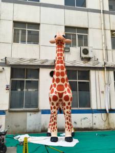 Décoration <span class=keywords><strong>de</strong></span> divertissement : Sculpture animale gonflable géante personnalisée en forme <span class=keywords><strong>de</strong></span> <span class=keywords><strong>girafe</strong></span> pour exposition - Product Image 4
