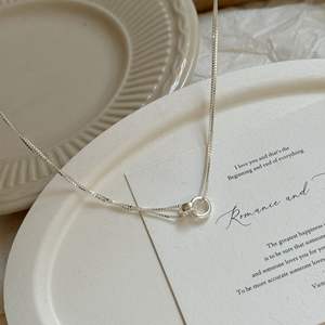 Exquisito Collar con Colgante de Bola Floral Chino Nuevo, Plata de Ley S925 con Bordado Blanco, Diseño de Flor Hueca para Clavícula - Product Image 4