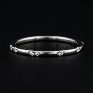 Anillo de Diamantes de Platino Inspirado en las Tendencias para Mujer con Acabado Sofisticado, Perfecto para un Estilo Diario de Lujo, Compromiso y Regalo - Product Image 1