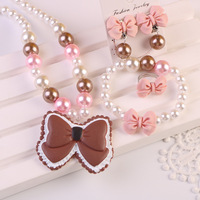 Collier, bracelet et boucles d'oreilles de princesse pour femmes et enfants en gros, imitation perle en résine, mignon dessin animé, papillon, chaîne de perles