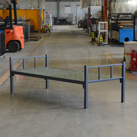 Base de lit simple ou double en métal robuste de qualité commerciale, mobilier pour dortoirs institutionnels, auberges de personnel et logements pour travailleurs