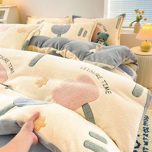 Set Quattro Pezzi in Pile Corallo Invernale Caldo Copripiumino in Pile Doppio Lato Lenzuolo in Flanella Fodera in Pile Morbido Ispessito - Product Image 4