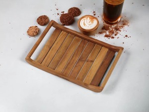 Plateau de service en bois d'excellente qualité avec poignées, plateau en bois massif durable pour aliments, thé, café et usage domestique, disponible à la vente - Product Image 3