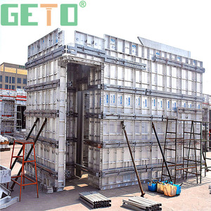 Nuevos moldes de hormigón con las columnas de la estructura - Product Image 6