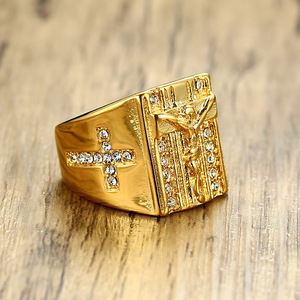 Venta al por mayor <span class=keywords><strong>de</strong></span> cristal PVD 18K chapado en oro 316l <span class=keywords><strong>de</strong></span> <span class=keywords><strong>acero</strong></span> inoxidable quirúrgico <span class=keywords><strong>para</strong></span> <span class=keywords><strong>hombre</strong></span> Jesucristo Cruz Anillos - Product Image 5