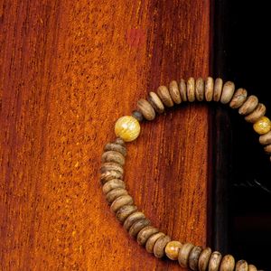 Bracelet en bois d'agar naturel pour femme, perles de 6 mm à effet coulant mélangées à du jade, bijoux élégants faits à la main - Product Image 4