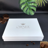 Boîte d'emballage de chocolats alimentaires de qualité supérieure avec logo personnalisé pour 25 pièces de bonbons Boîte d'emballage de papier de chocolat pour cadeau de bonbon sucré