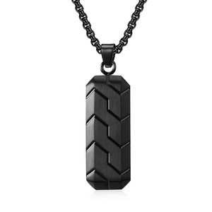 Nouveau collier tendance pour hommes européens et américains, motif hexagonal tridimensionnel en forme de pneu, style hip-hop rétro, en acier inoxydable - Product Image 1
