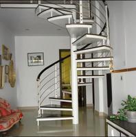 Escalier en colimaçon moderne sur mesure en acier galvanisé pour appartement, utilisation extérieure - Durable, sûr et écologique