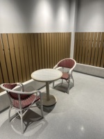 Ensemble table et chaises de salle à manger VANGARDEN en pierre frittée légère pour extérieur, résistant à l'eau, commercial, personnalisable pour villa, cour, résistant à l'usure